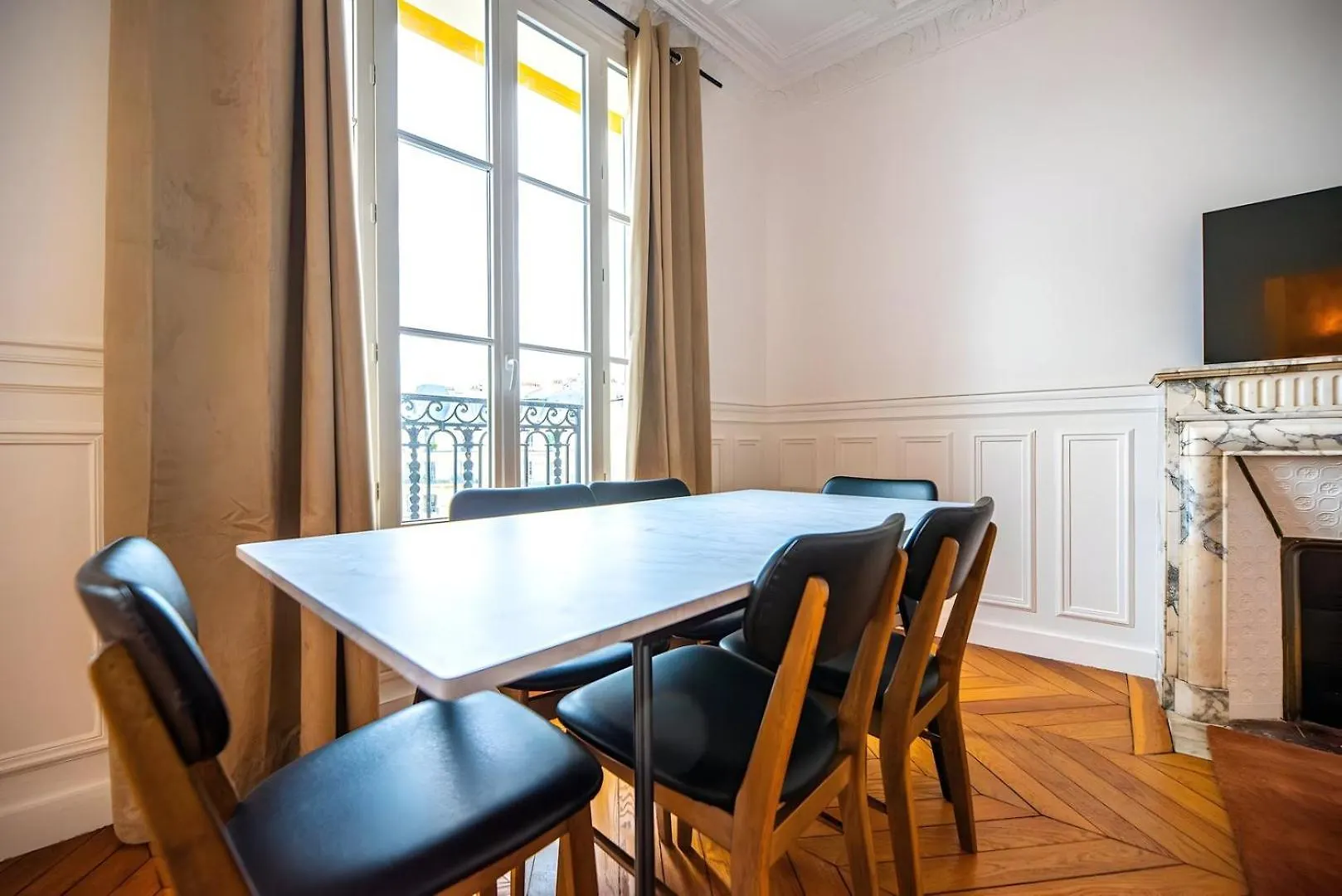 Tbs 325 - Superb Apartment With Eiffel Tower View Parijs